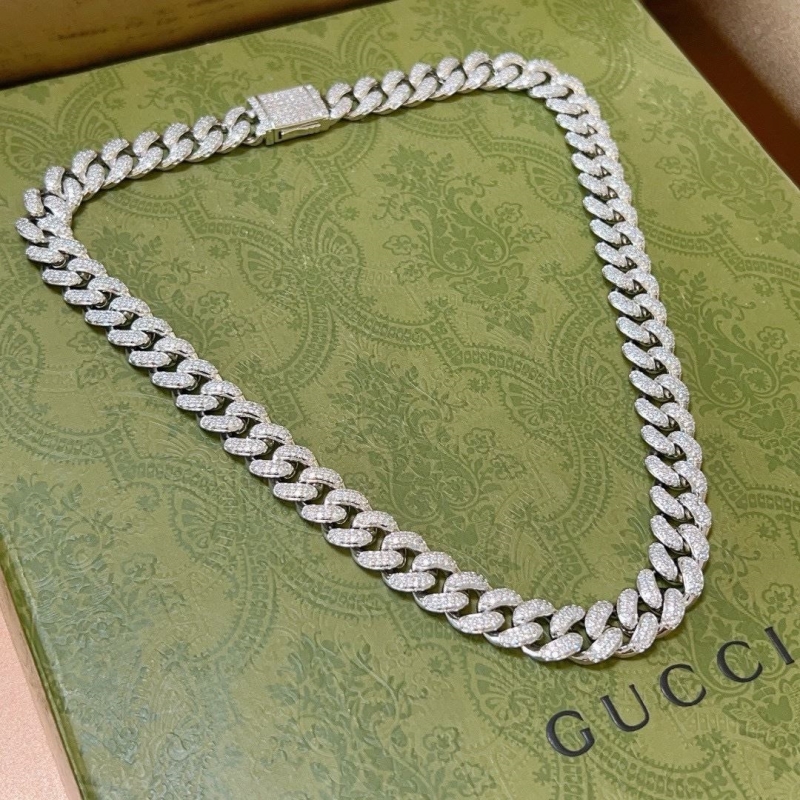 G*u*i necklaces